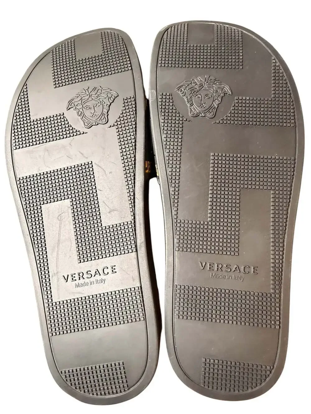 Versace La Medusa Rubber Pool Sliders in Black and Gold